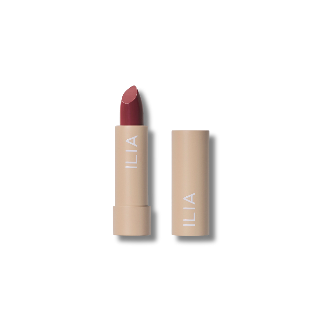 Barra de labios color rosado Amberlight. Lipstick ligero semi mate para el día a día Ilia Beauty. Maquillaje natural respetuoso.