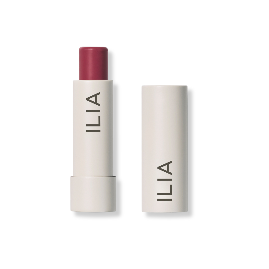 Balmy Tint de ILIA Beauty en tono Lullaby. Bálsamo de labios hidratante con pigmento suave y aplicador en barra.