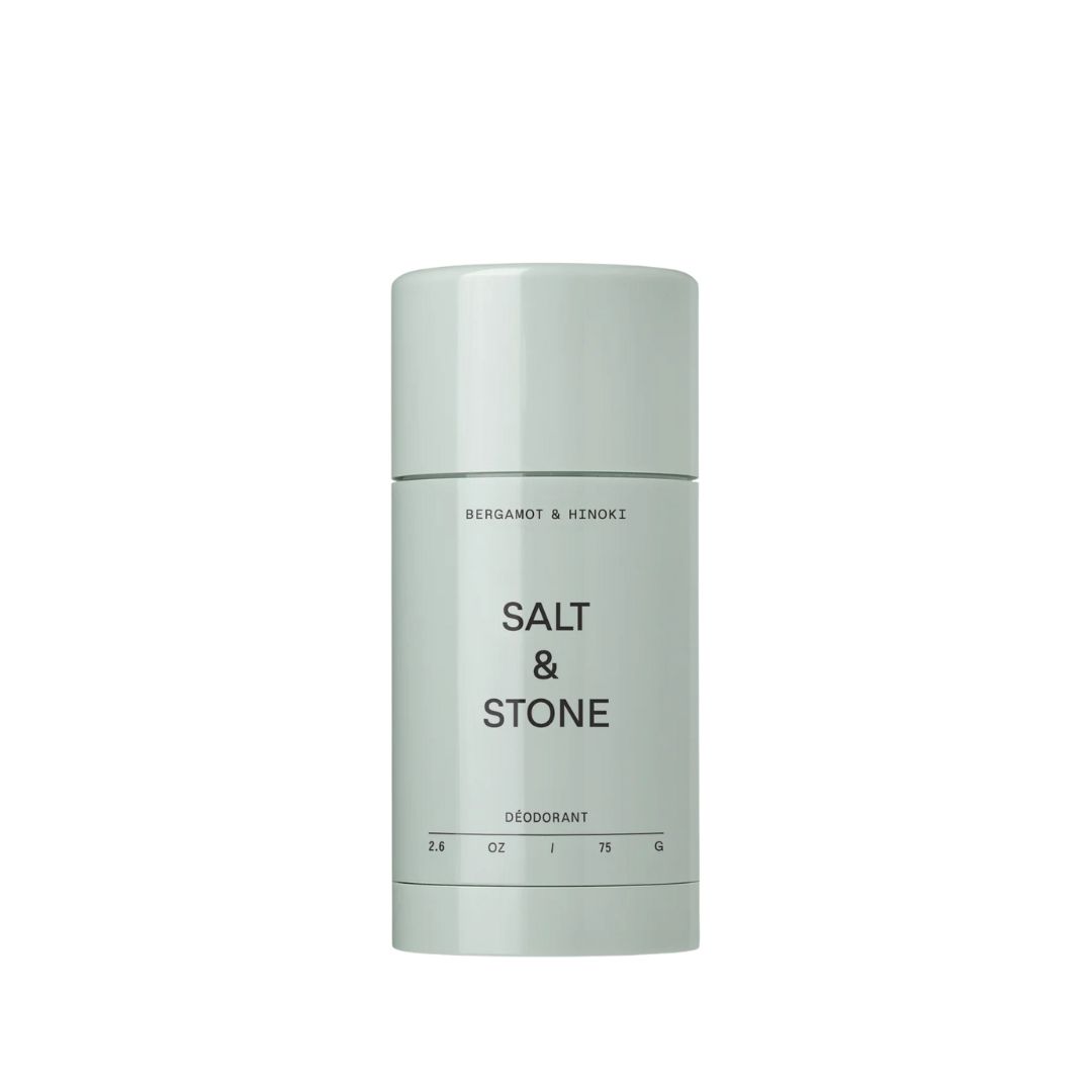 Desodorante Extra Strength de Salt & Stone que protege 48 h con textura cremosa y aroma cítrico-amaderado.