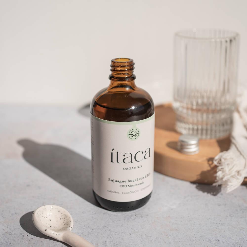 El enjuague con CBD de Ítaca Organics renueva la boca y cuida encías sin alterar la microbiota.