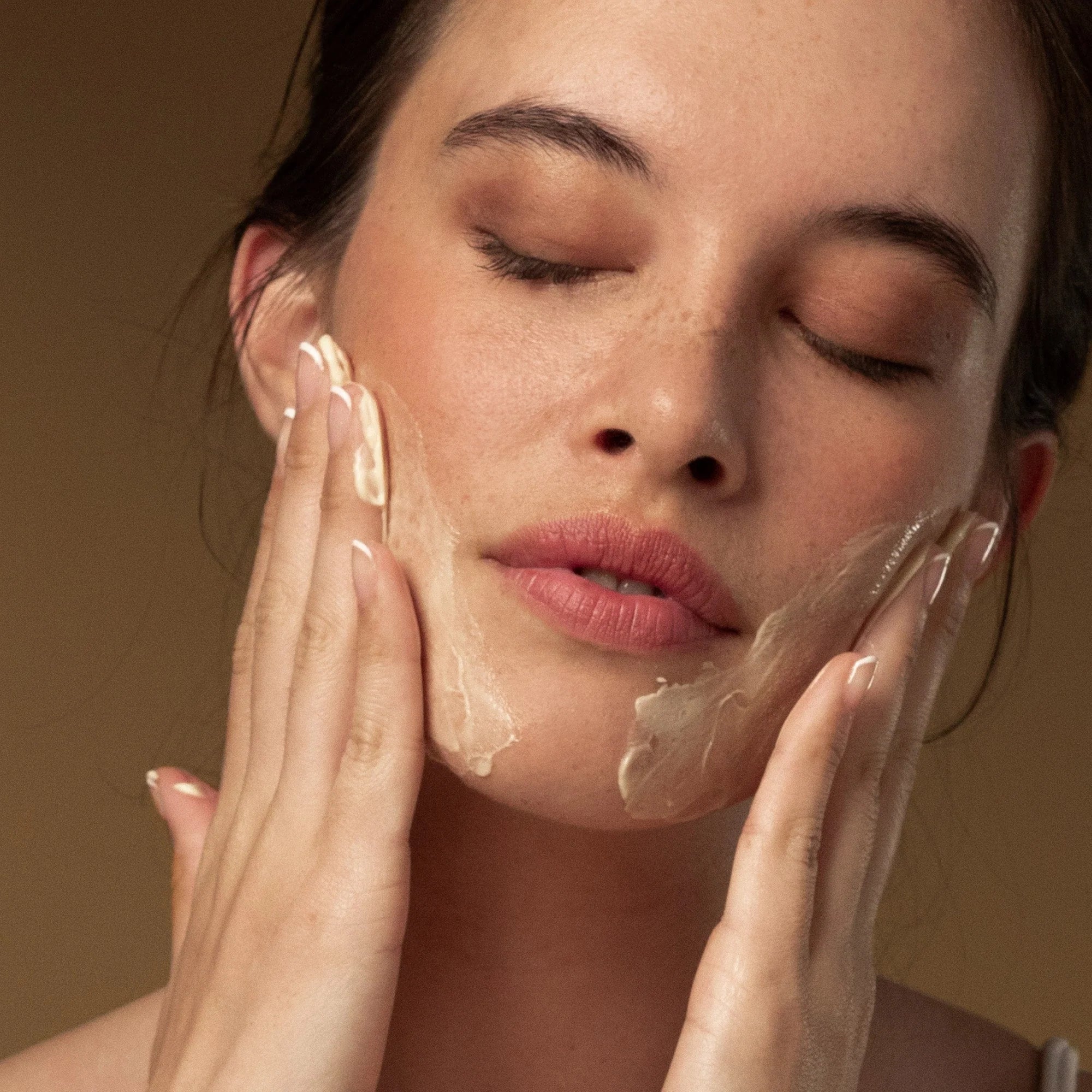 Limpiador facial revitalizante antipodes.
