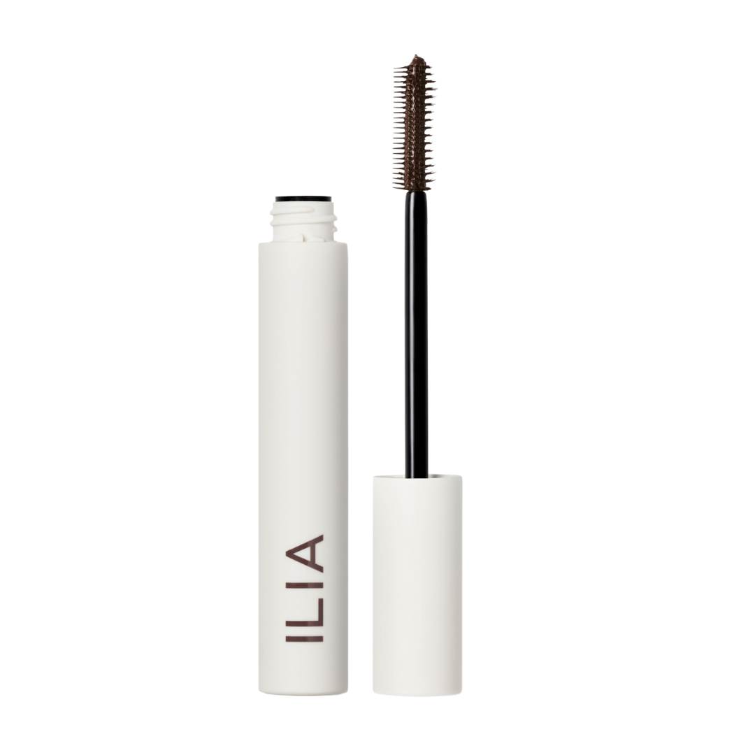 Limitless Lash Mascara Rich Brown de ILIA Beauty. Máscara marrón natural para alargar, definir y elevar pestañas sin grumos.