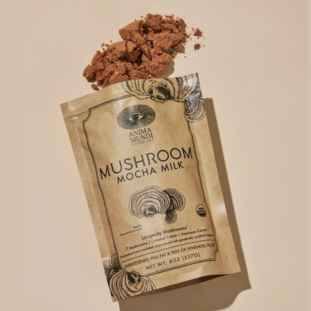 Mushroom Mocha Milk de Anima Mundi volcada. Polvo versátil con hongos y cacao para bebidas, snacks o recetas saludables.