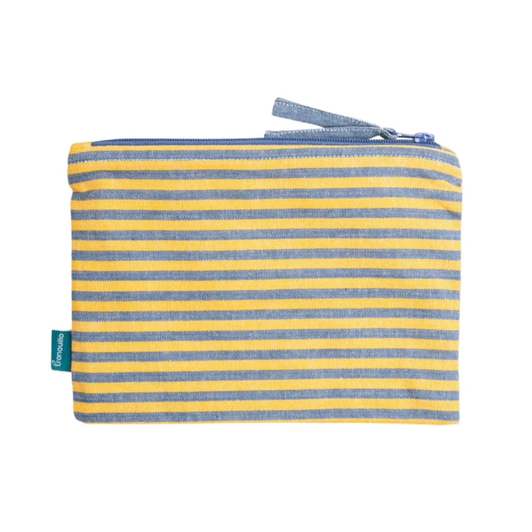 Neceser o bolso de rayas de La Crème Organics perfecto para verano. Bolso de mano de tamaño perfecto para llevar a todas partes.