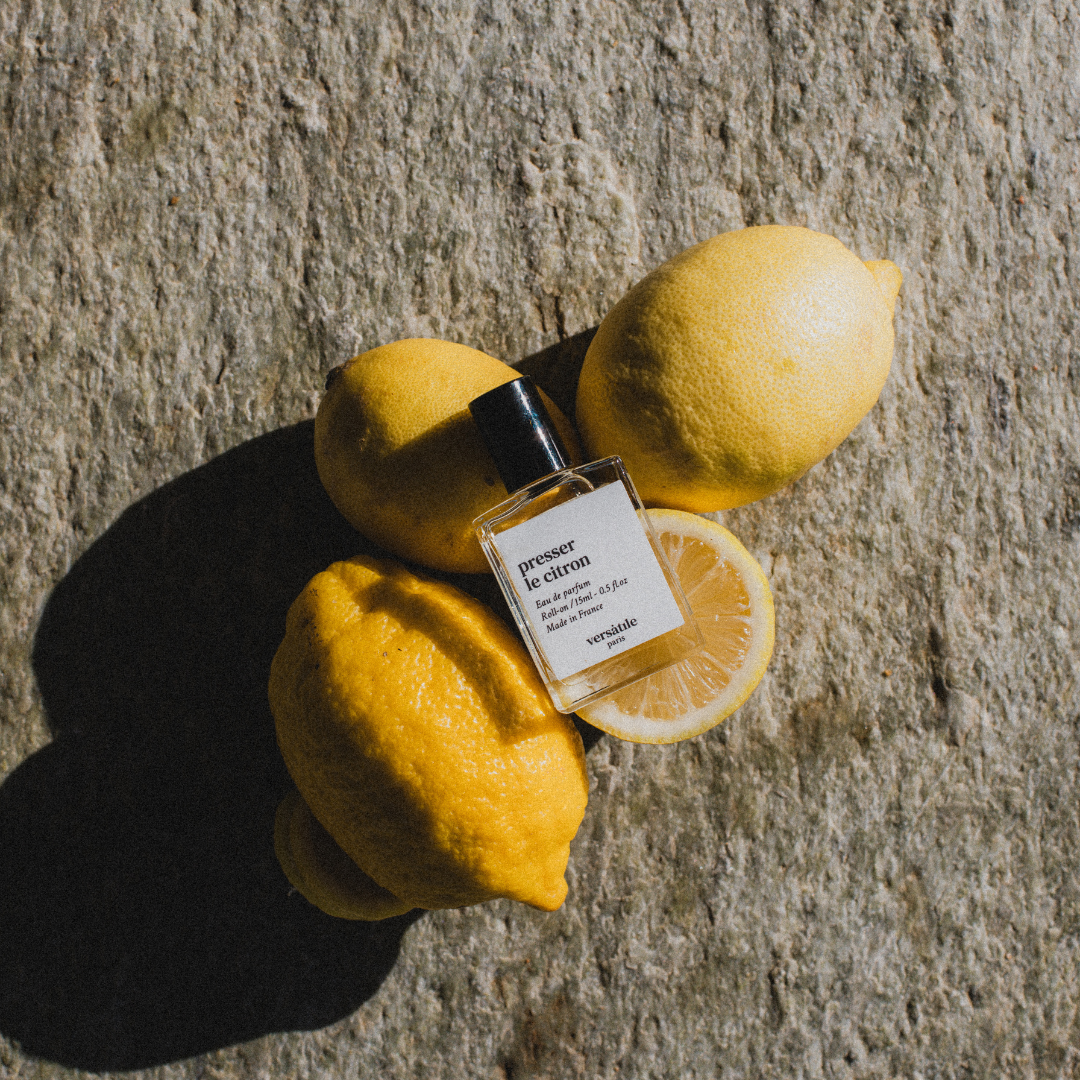 Una fragancia luminosa y jugosa que despierta con limón, merengue y un fondo suave y vegetal.