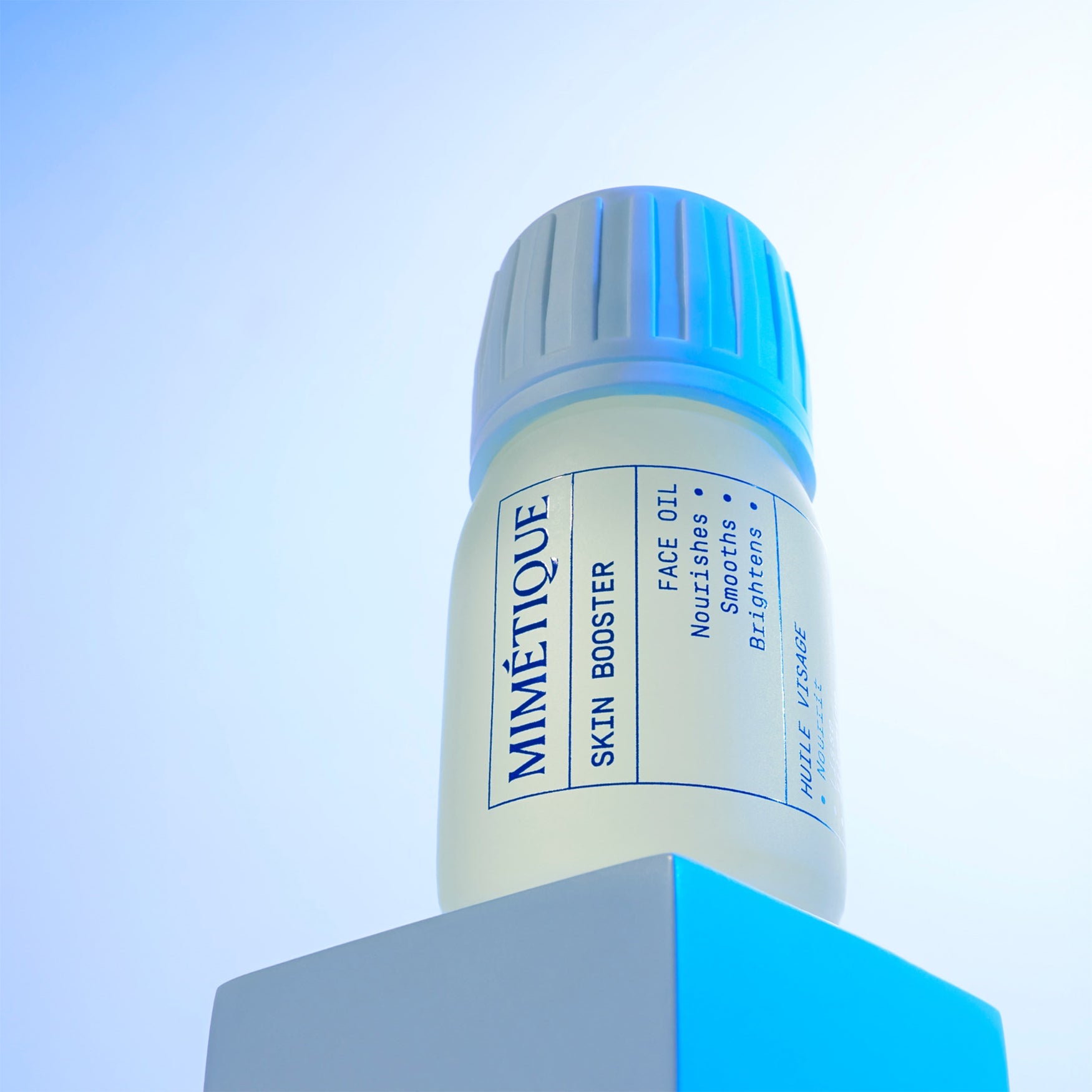 Skin Booster, aceite ligero que devuelve elasticidad, calma las rojeces y deja la piel visiblemente más radiante.