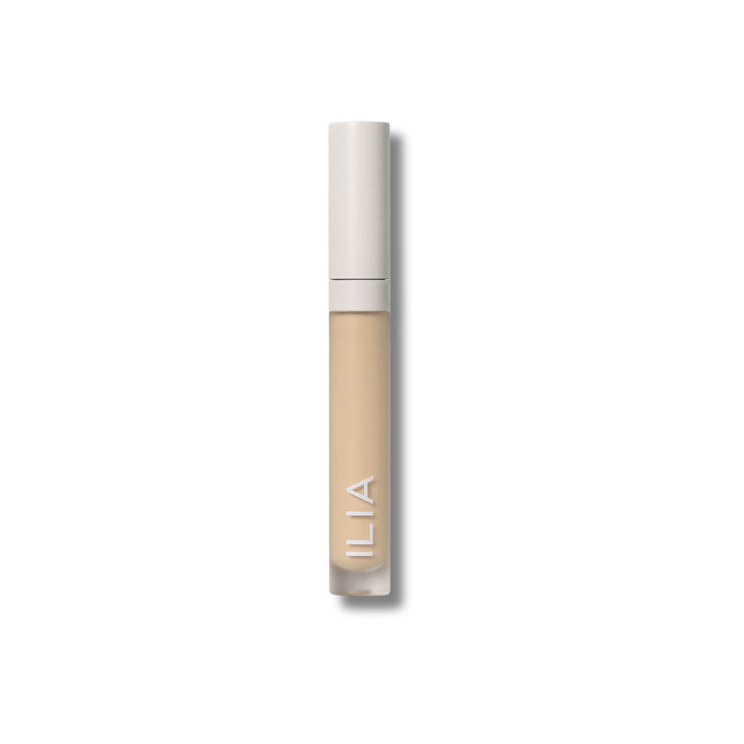 Corrector ILIA True Skin en tono 'Chicory SC1', diseñado para iluminar y suavizar ojeras en pieles claras con un acabado natural.