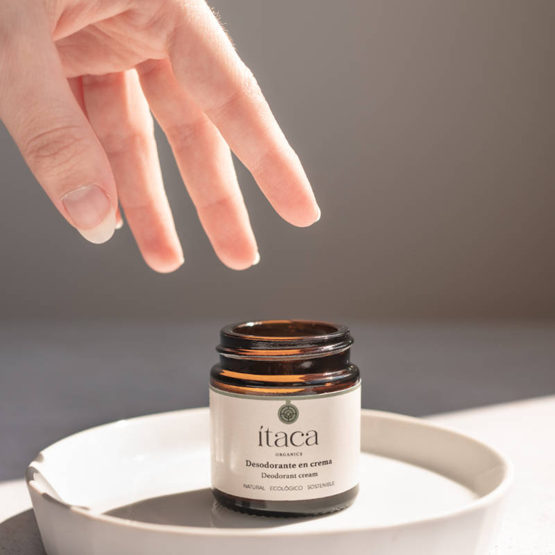 Fórmula ecológica de Ítaca Organics pensada para cuidar la piel y respetar el equilibrio natural.