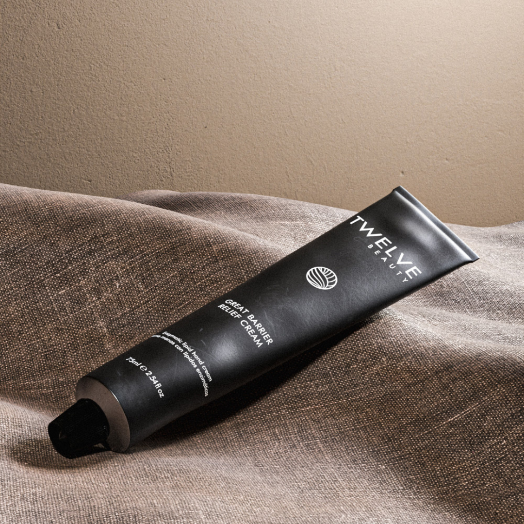 Una crema que calma, nutre y protege la piel de las manos tras el frío o los lavados frecuentes.