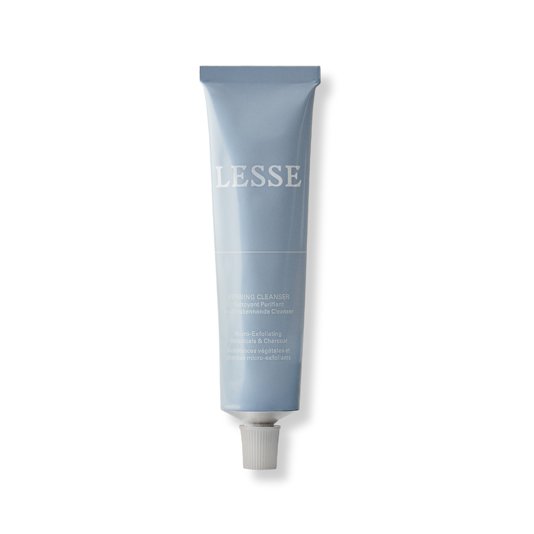 Refining Cleanser de Lesse, limpiador exfoliante suave que purifica y unifica sin agredir la piel.