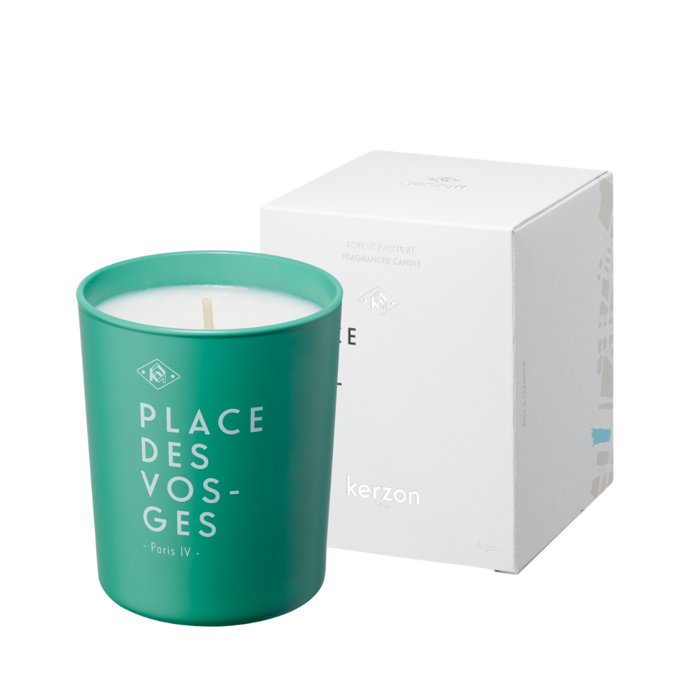 Kerzon Vela perfumada - Place des Vosges envuelve el espacio en un floral limpio, verde y sereno.
